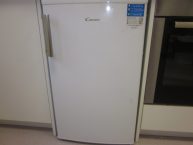 Peut-on mettre un mini-frigo sur un tapis?